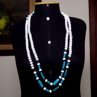 Bijoux, colar azul e branco, fashion Itália anos 70