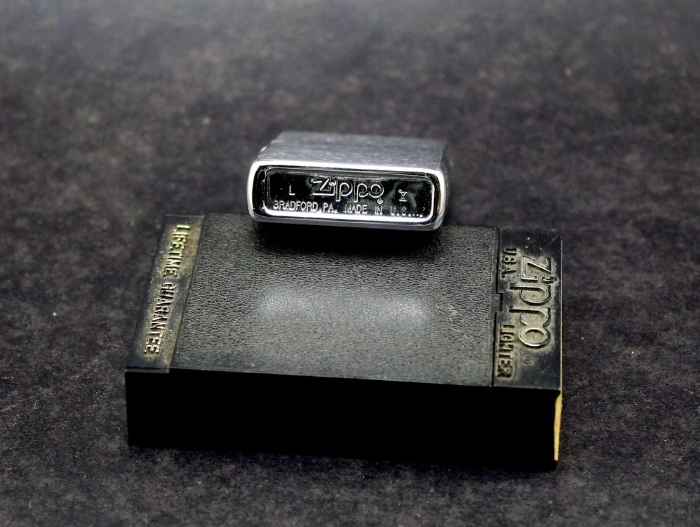 Zippo Originale accendino Regolare/Strada Cromo Emblema Taurus/Astuccio
