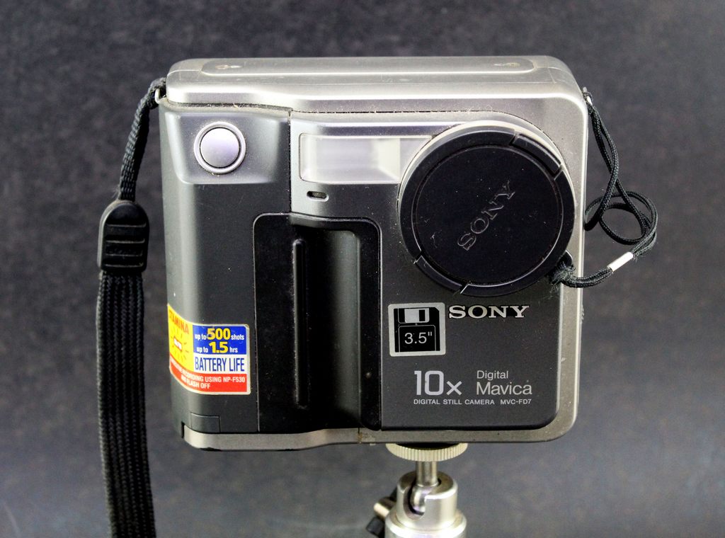 デジタルカメラ CD Mavica Câmera Sony Mavica Vintage (disquete) - Familia Muda