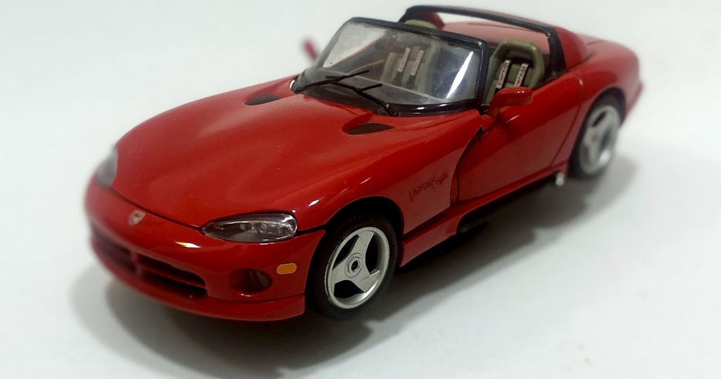 Burago Dodge Viper, miniatura 1:18 - Familia Muda