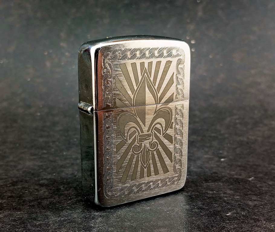 Raro Zippo 28325 Fleur de Lis Modelo 1941 Replica (Coleção